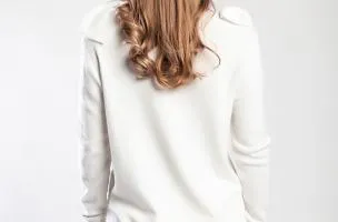 Maglietta lunga in maglia con volant, bianco